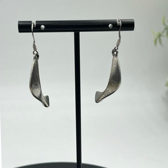 Danforth Pewter Abstract Wave Dangle Vintage Modernist
Retro Pierced Earrings - Picture 2 of 8